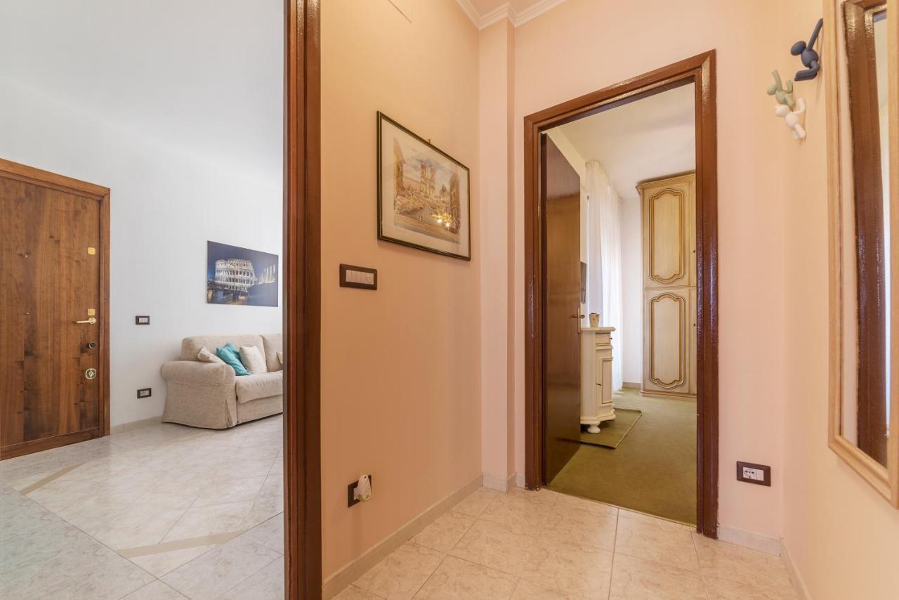 רומא San Giovanni Apartment With Balcony מראה חיצוני תמונה
