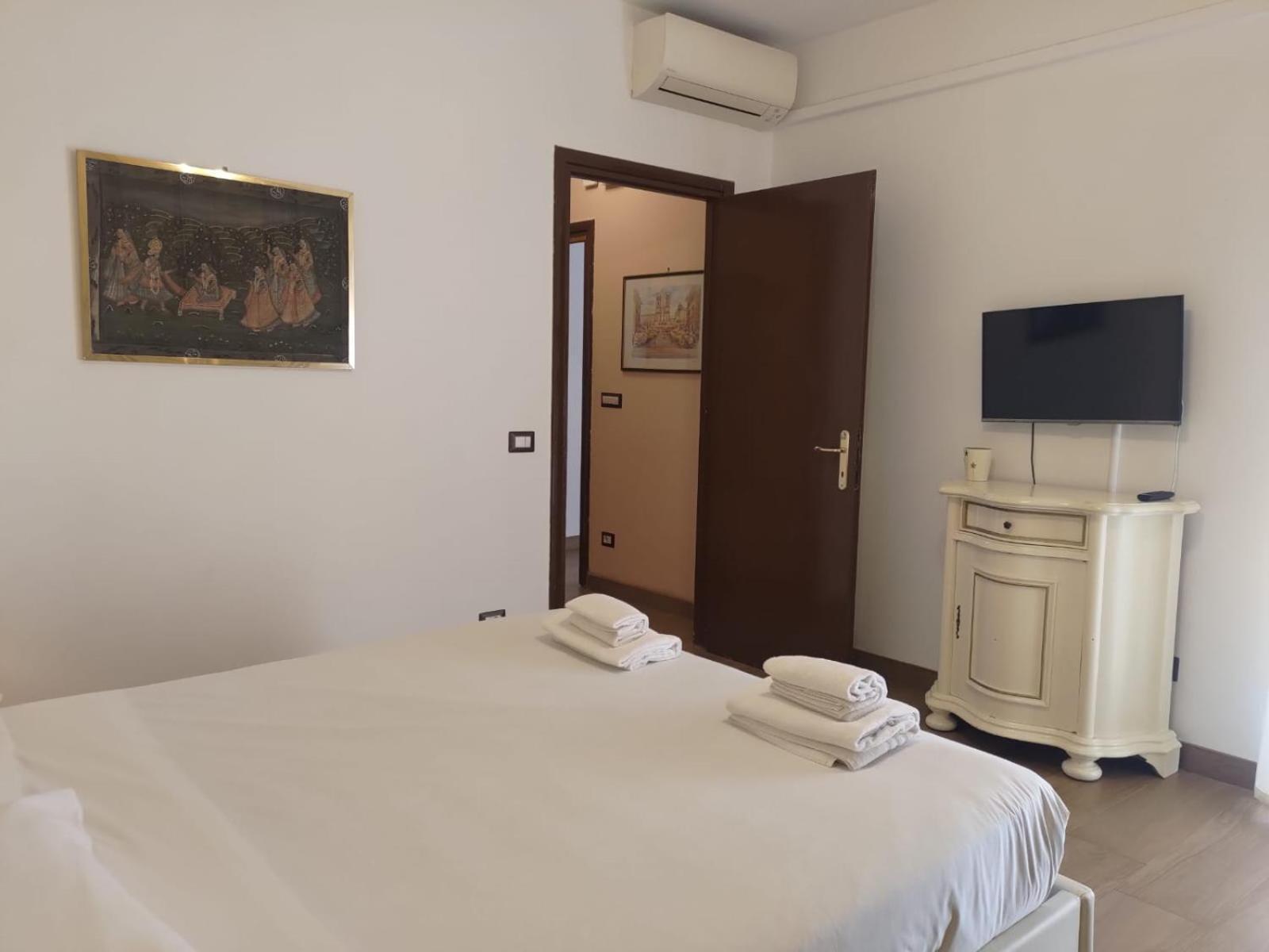 רומא San Giovanni Apartment With Balcony מראה חיצוני תמונה